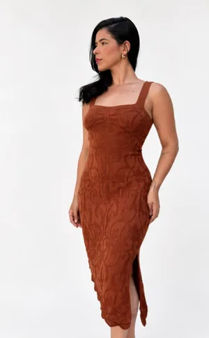 Vestido magnólia | mídi com fenda • assimétrico